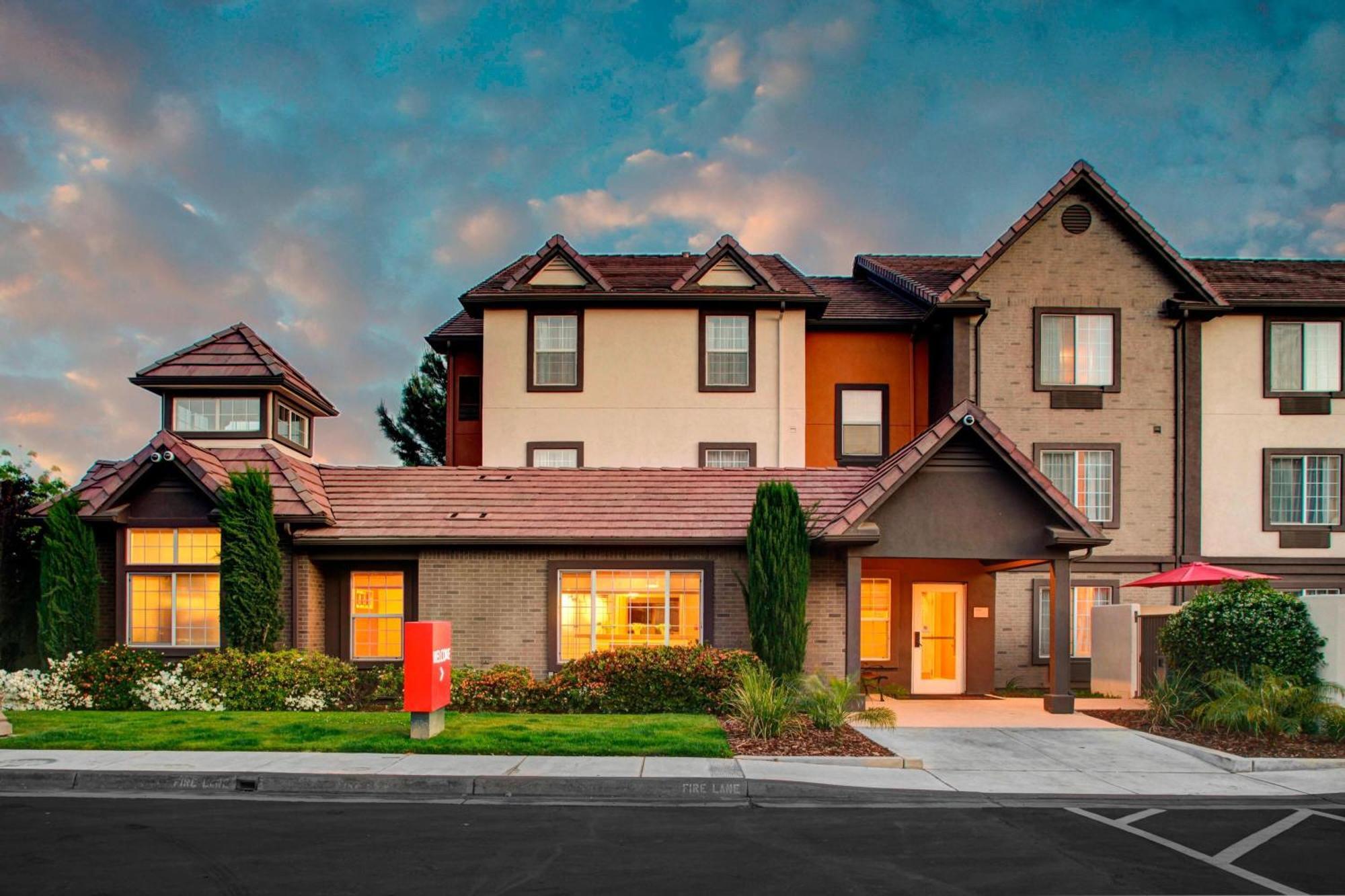 Towneplace Suites Fresno Exterior photo