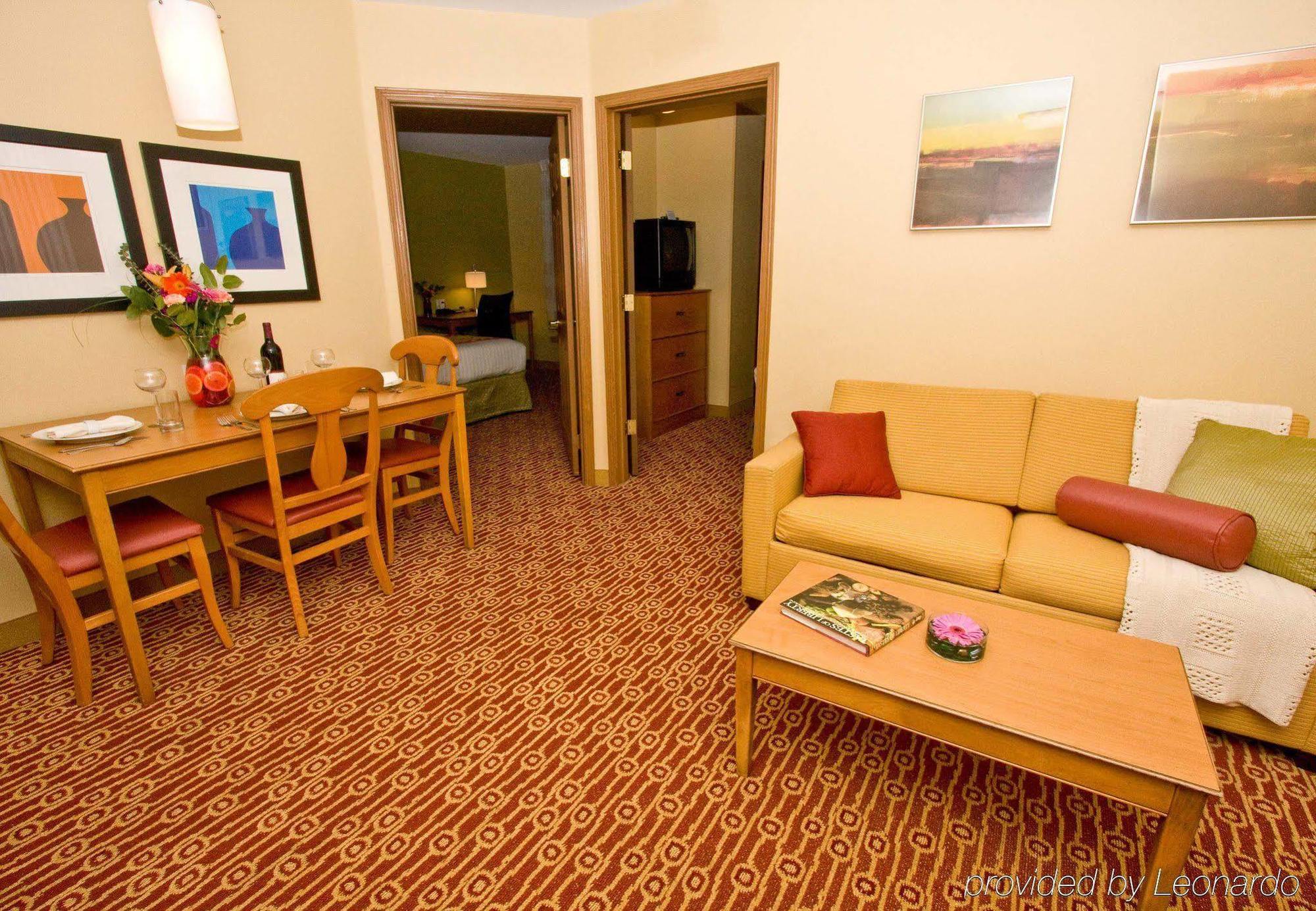 Towneplace Suites Fresno Room photo